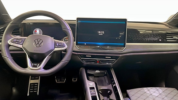 Volkswagen Passat 12 of 16