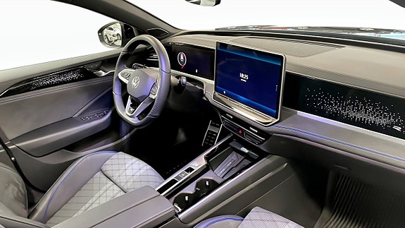 Volkswagen Passat 13 of 16