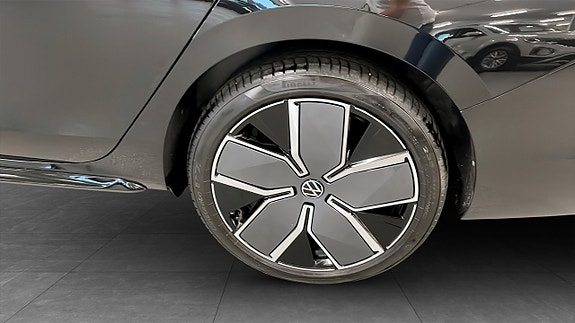 Volkswagen Passat 7 of 16