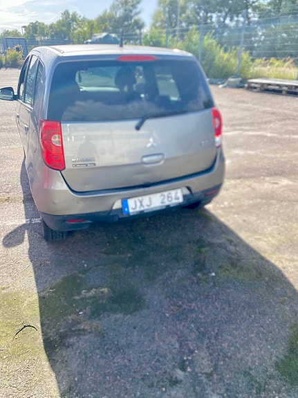 Mitsubishi Colt 4 of 7