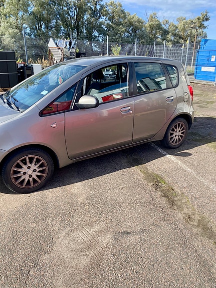 Mitsubishi Colt 5 of 7