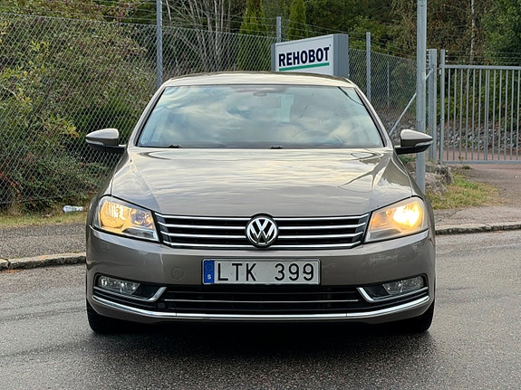 Volkswagen Passat 11 of 15