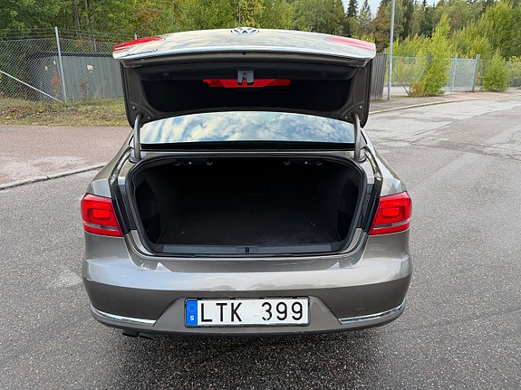 Volkswagen Passat 7 of 15