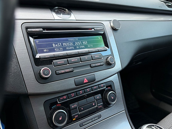 Volkswagen Passat 10 of 15