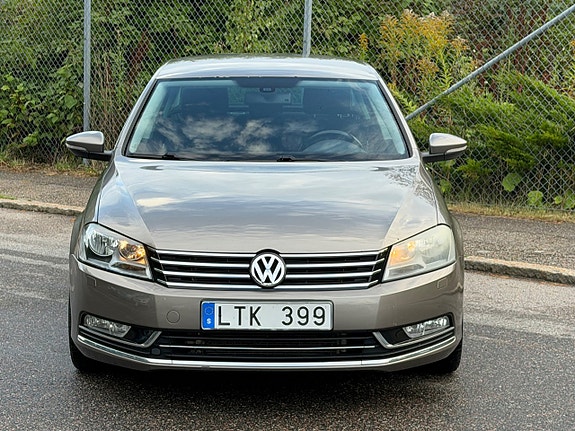 Volkswagen Passat 3 of 15