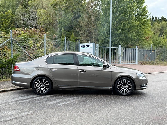 Volkswagen Passat 8 of 15