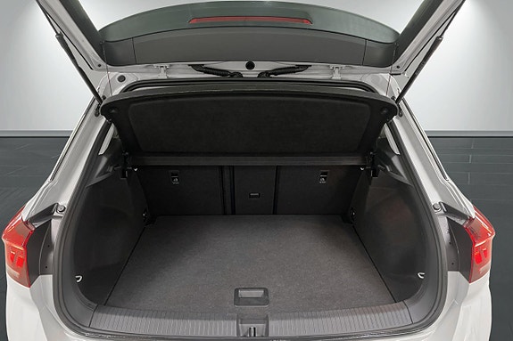 Volkswagen T-Roc 18 of 29