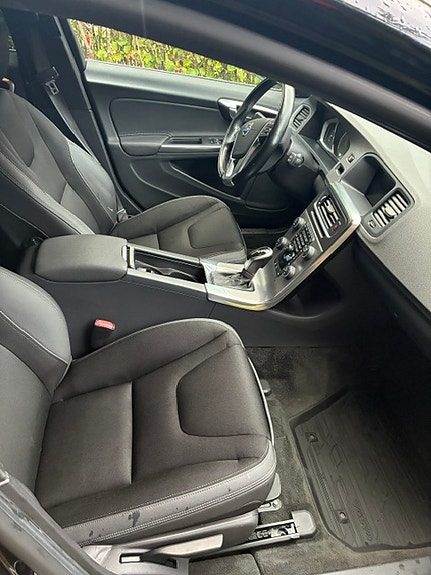Volvo V60 8 of 13