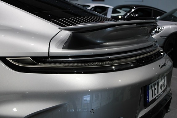 Porsche 911 Turbo S 11 of 18