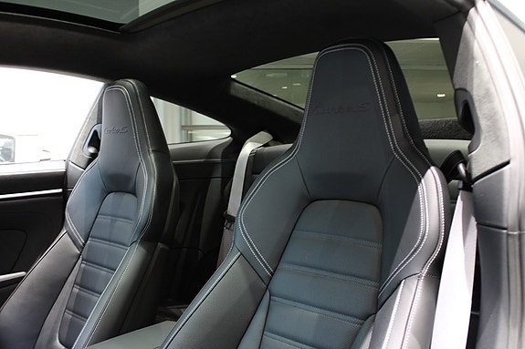 Porsche 911 Turbo S 4 of 18
