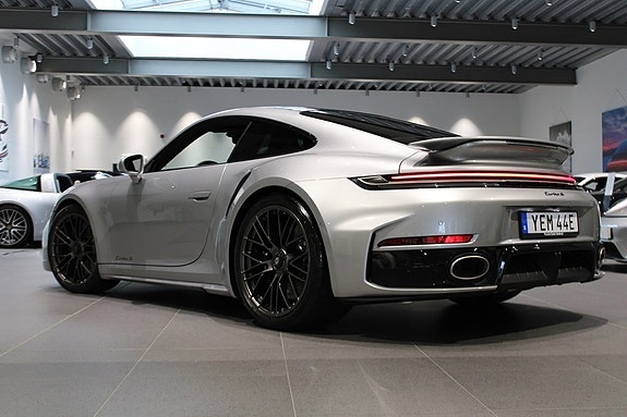 Porsche 911 Turbo S 2 of 18