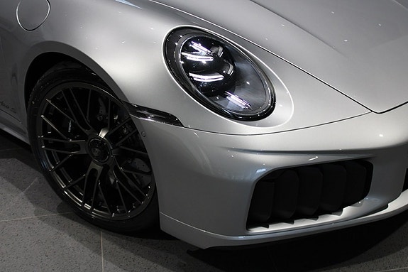 Porsche 911 Turbo S 7 of 18