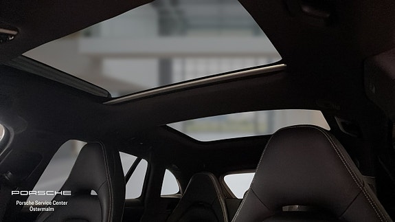 Porsche Panamera 4 7 of 15