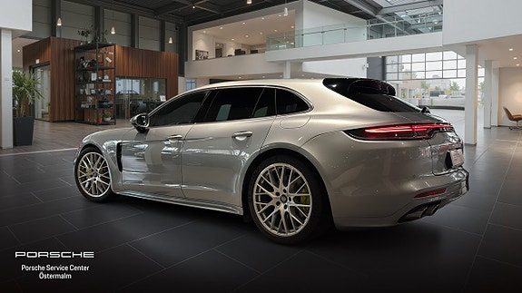 Porsche Panamera 4 2 of 15