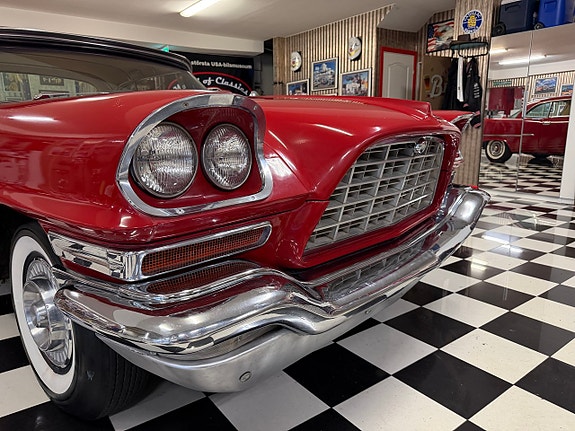 Chrysler 300C 2 of 26