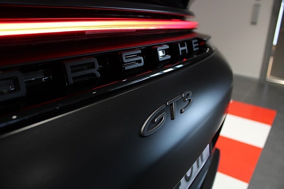 Porsche 911 GT3 12 of 21