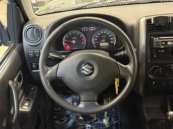 Suzuki Jimny 18 of 18