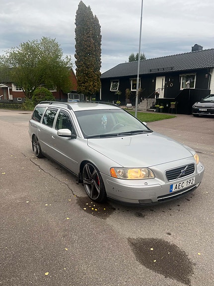 Volvo V70 2 of 13