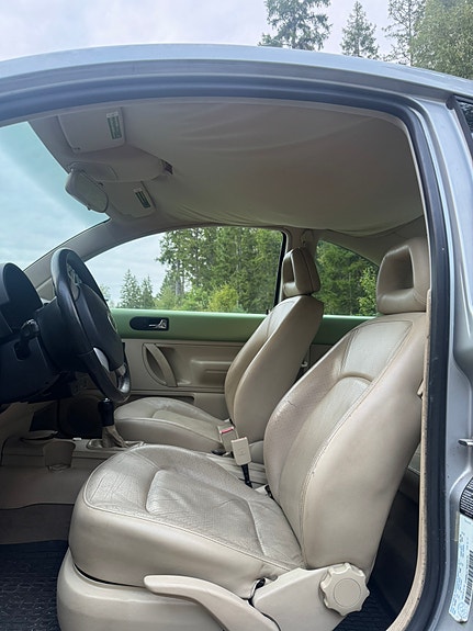 Volkswagen New Beetle 14 of 20
