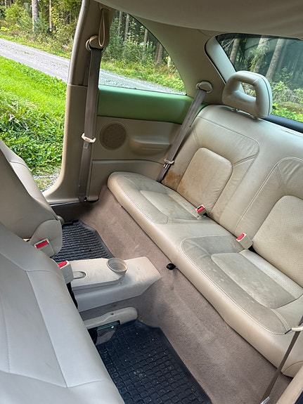 Volkswagen New Beetle 18 of 20