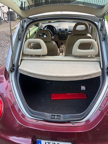 Volkswagen New Beetle 9 of 20