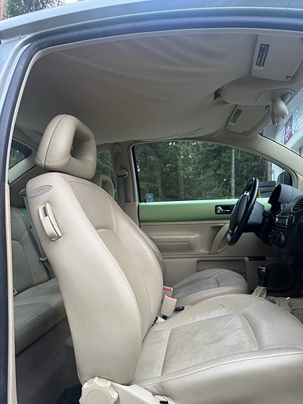 Volkswagen New Beetle 13 of 20
