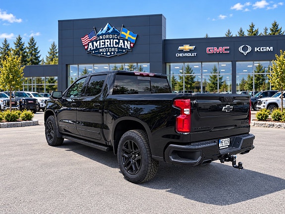 Chevrolet Silverado 1500 2 of 17