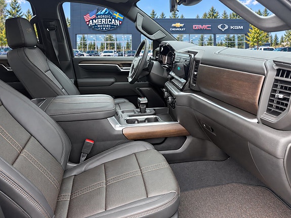 Chevrolet Silverado 1500 9 of 17