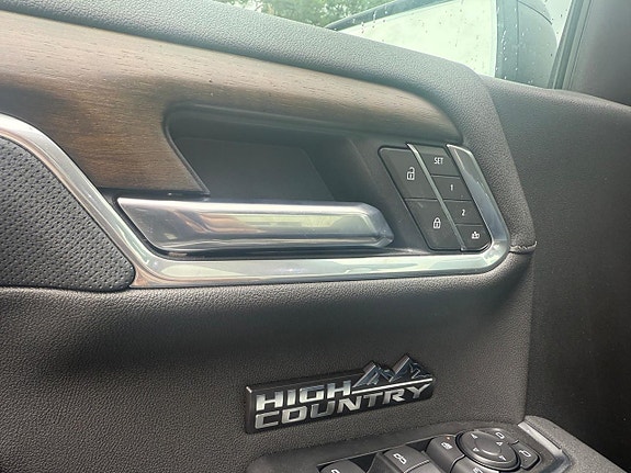 Chevrolet Silverado 1500 15 of 17