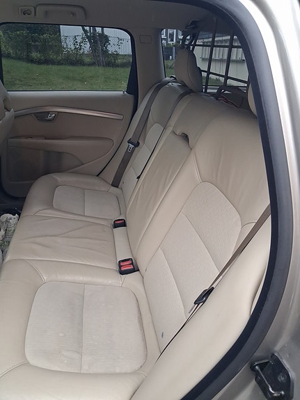 Volvo V70 2 of 4