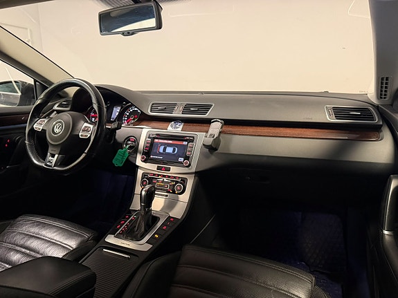 Volkswagen Passat CC 10 of 24