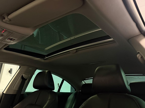 Volkswagen Passat CC 11 of 24