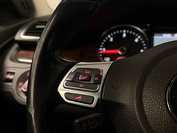 Volkswagen Passat CC 13 of 24