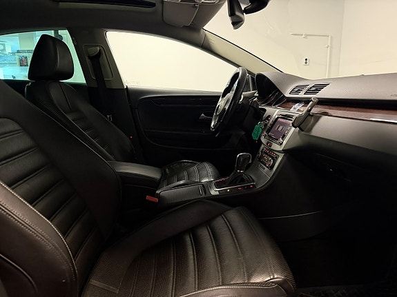 Volkswagen Passat CC 15 of 24