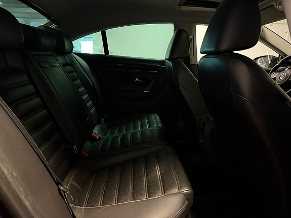 Volkswagen Passat CC 16 of 24
