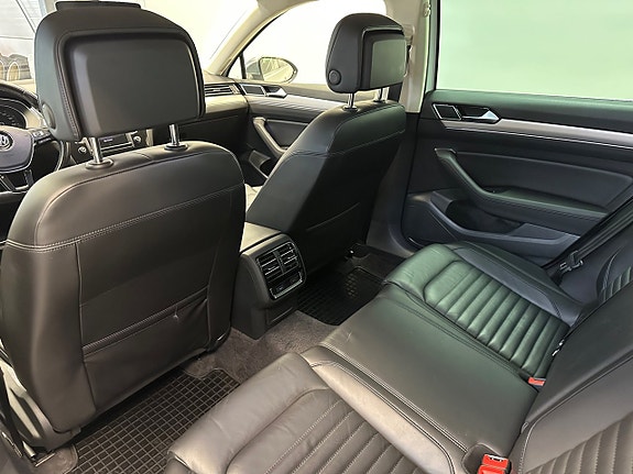 Volkswagen Passat Alltrack 16 of 28