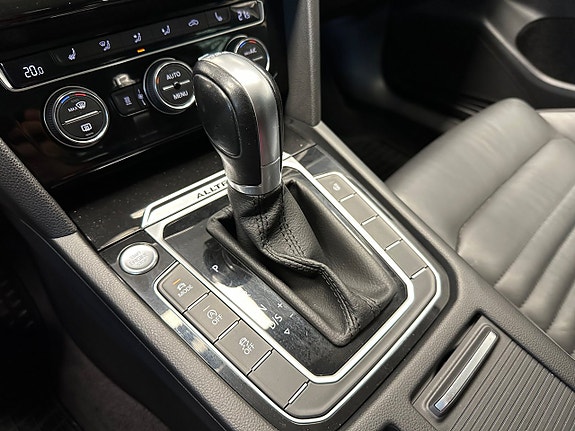 Volkswagen Passat Alltrack 23 of 28