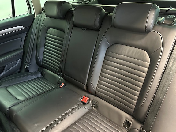 Volkswagen Passat Alltrack 18 of 28