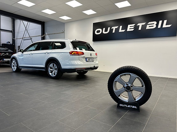 Volkswagen Passat Alltrack 10 of 28