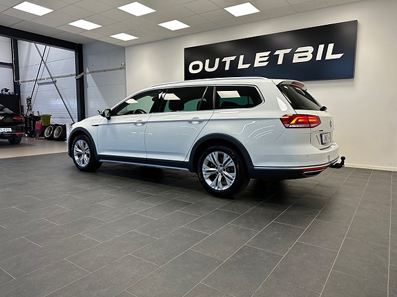 Volkswagen Passat Alltrack 4 of 28