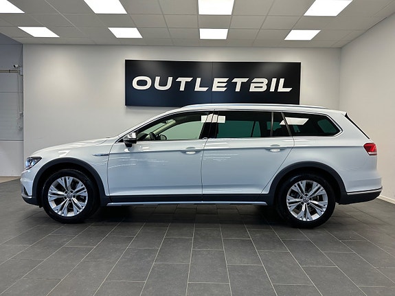 Volkswagen Passat Alltrack 2 of 28