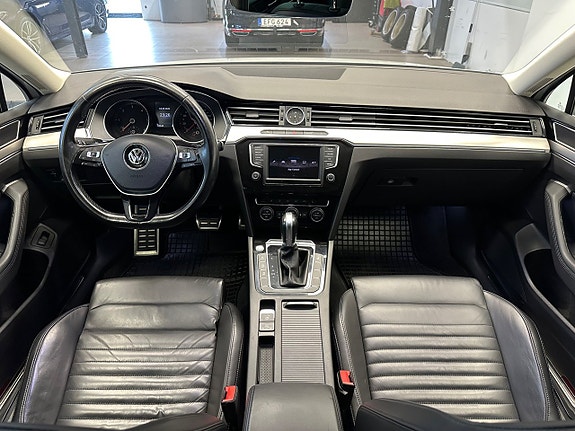 Volkswagen Passat Alltrack 11 of 28