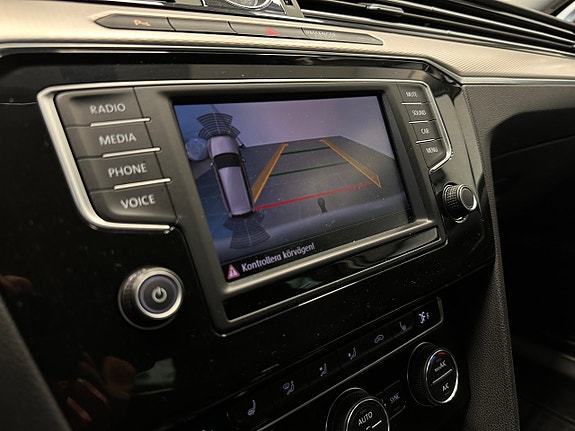 Volkswagen Passat Alltrack 25 of 28