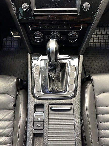 Volkswagen Passat Alltrack 22 of 28