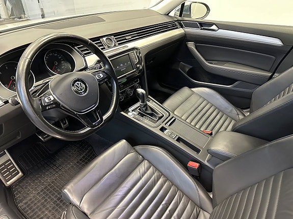 Volkswagen Passat Alltrack 12 of 28