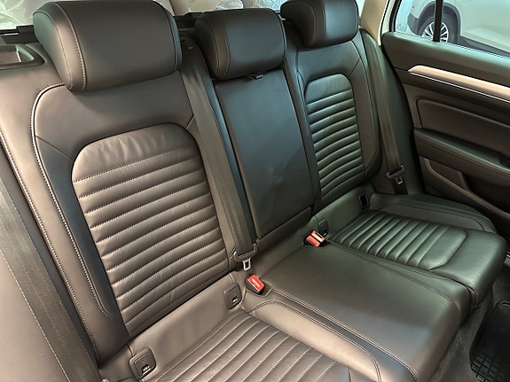 Volkswagen Passat Alltrack 19 of 28