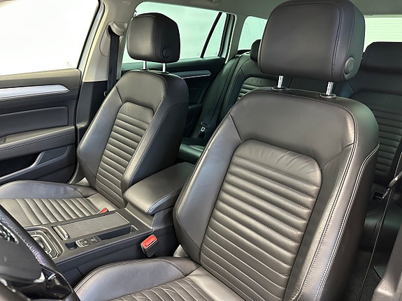 Volkswagen Passat Alltrack 14 of 28