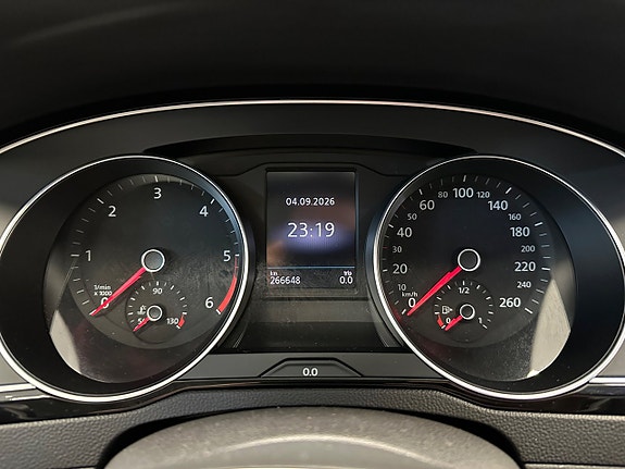 Volkswagen Passat Alltrack 21 of 28