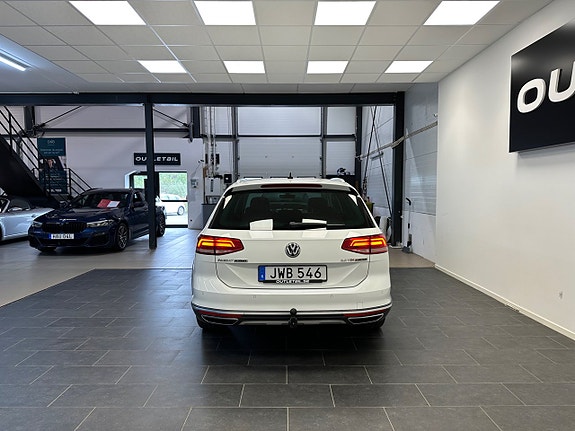Volkswagen Passat Alltrack 8 of 28