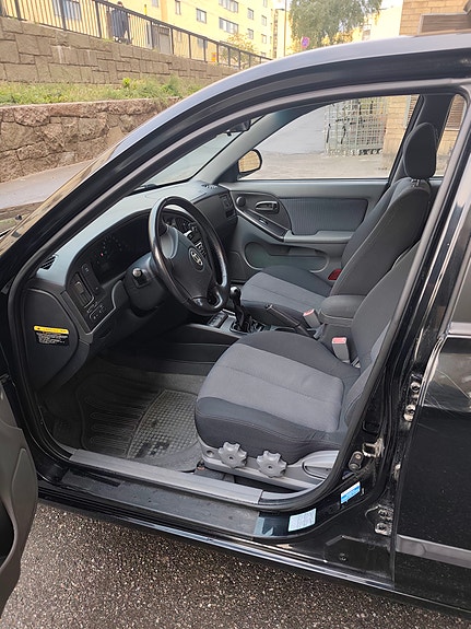 Hyundai Elantra 9 of 12